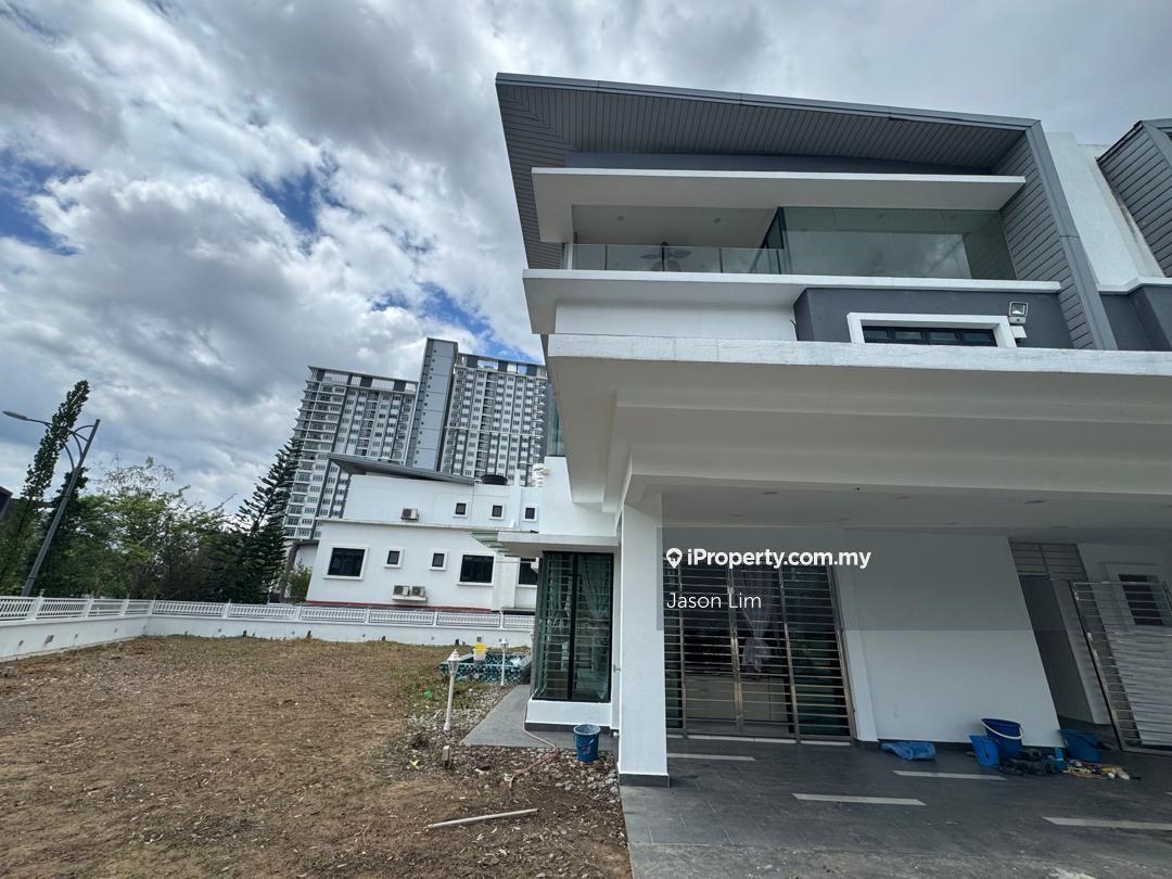 3 stories Semi D Corner lot