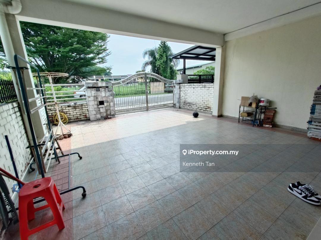 Double Sty terrace house @ Falim