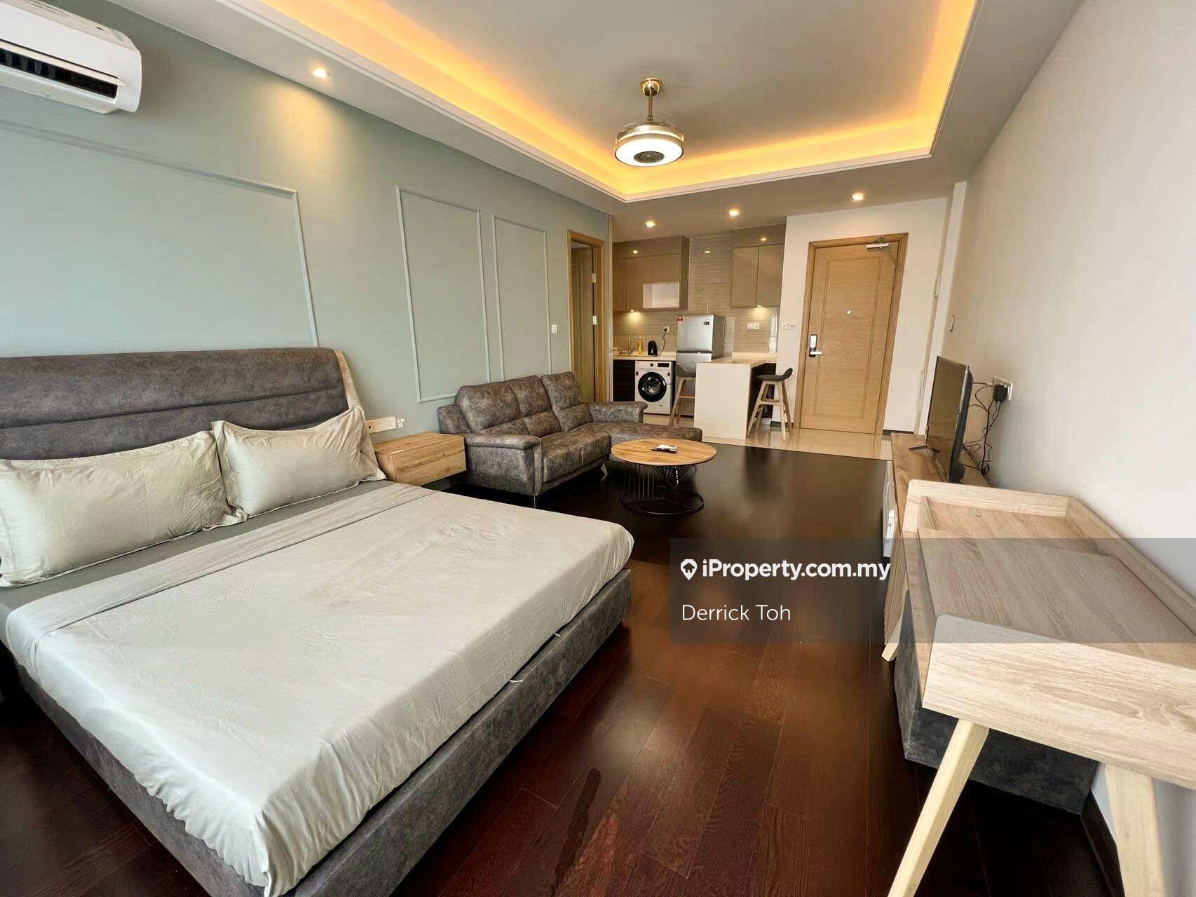 5 min walk to C.I.Q / Mall beneath / Cinema/ Facilities/ 1 Car Park