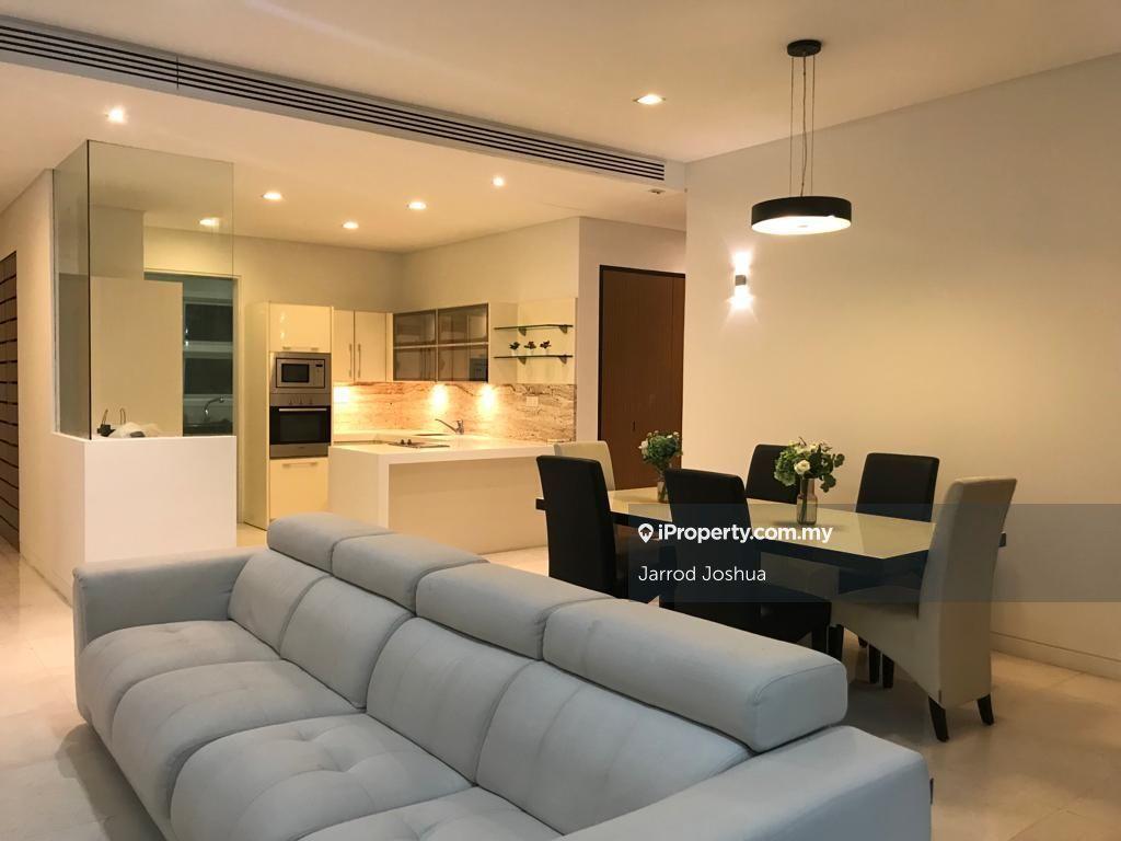 Spacious 3 bedroom residence in low density building