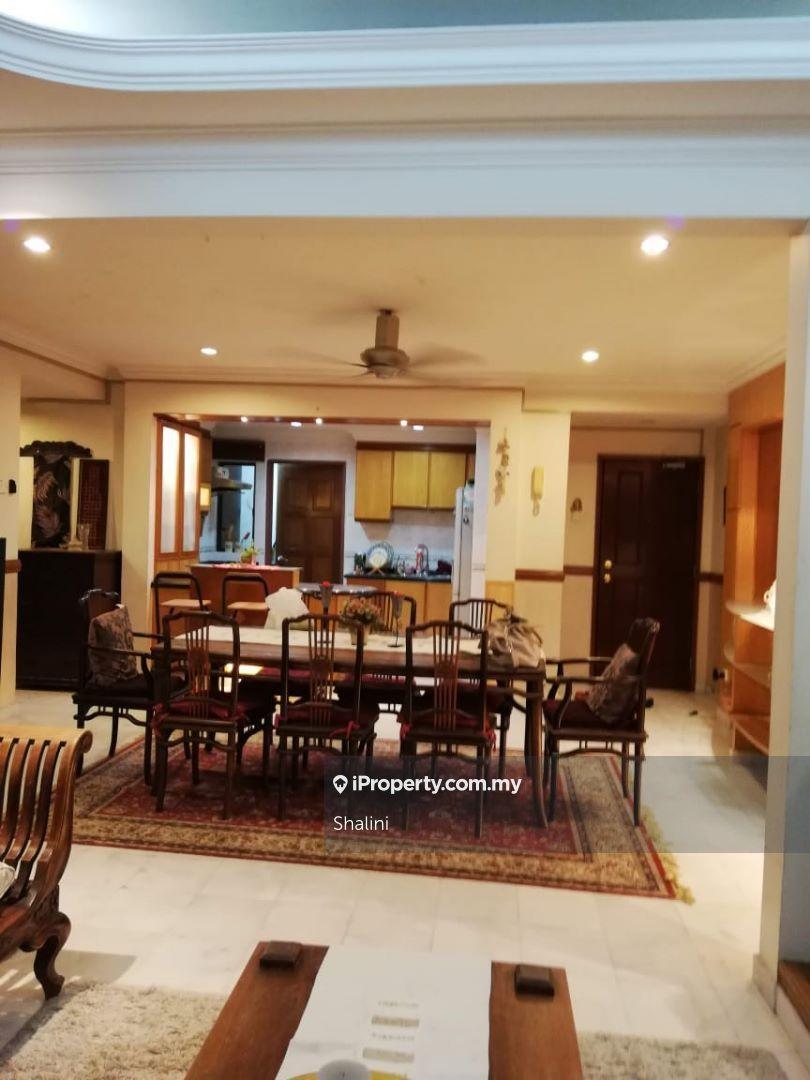 Vista Damai large unit for sale!