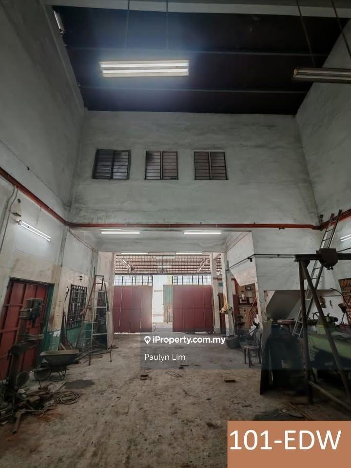 100amp Height 30ft Jalan Meru Batu 5 Semi-D Factory 3700sqft For Sale