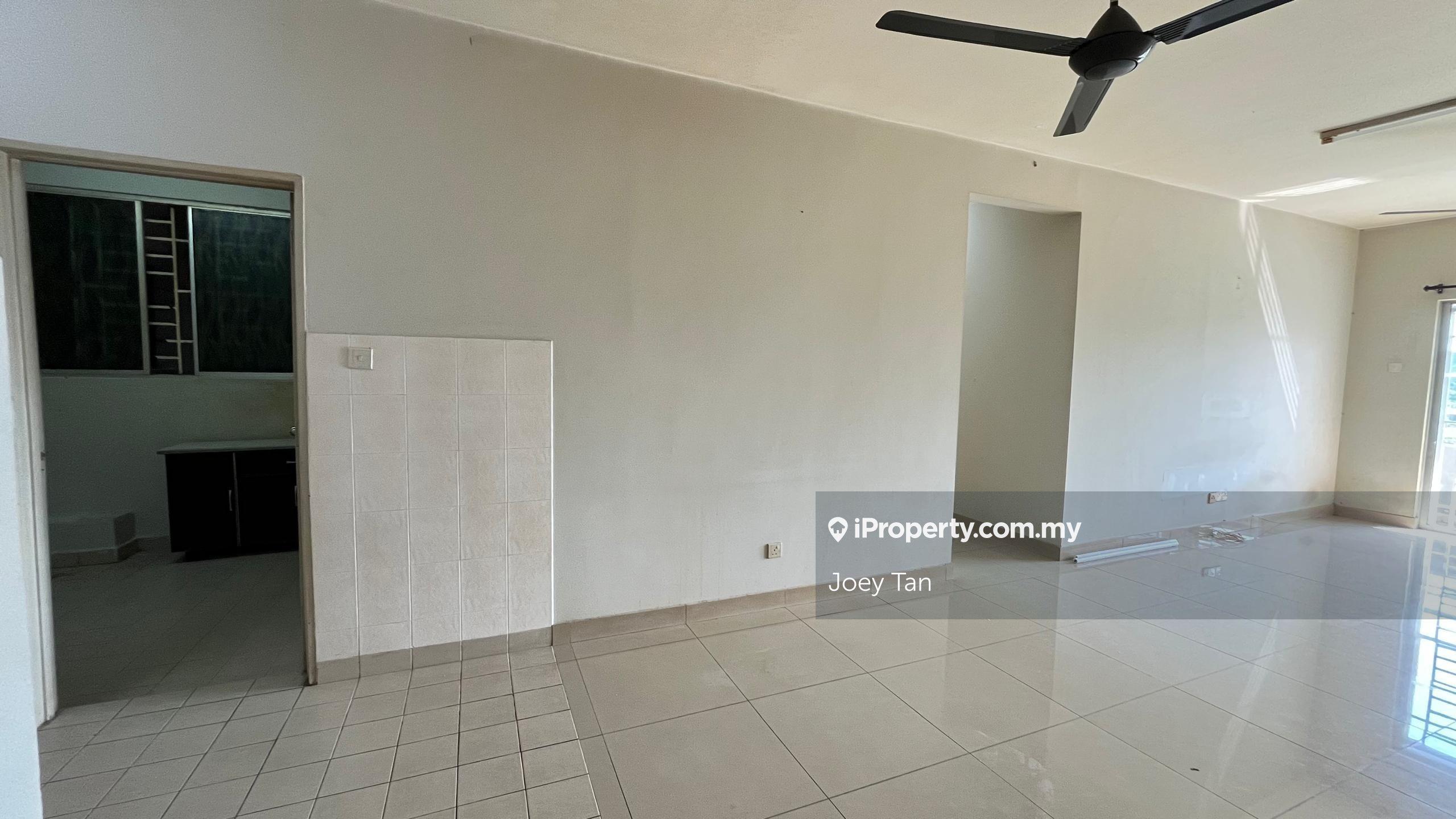 Hot deal! affordable low-density condo with 2 car parks for rent