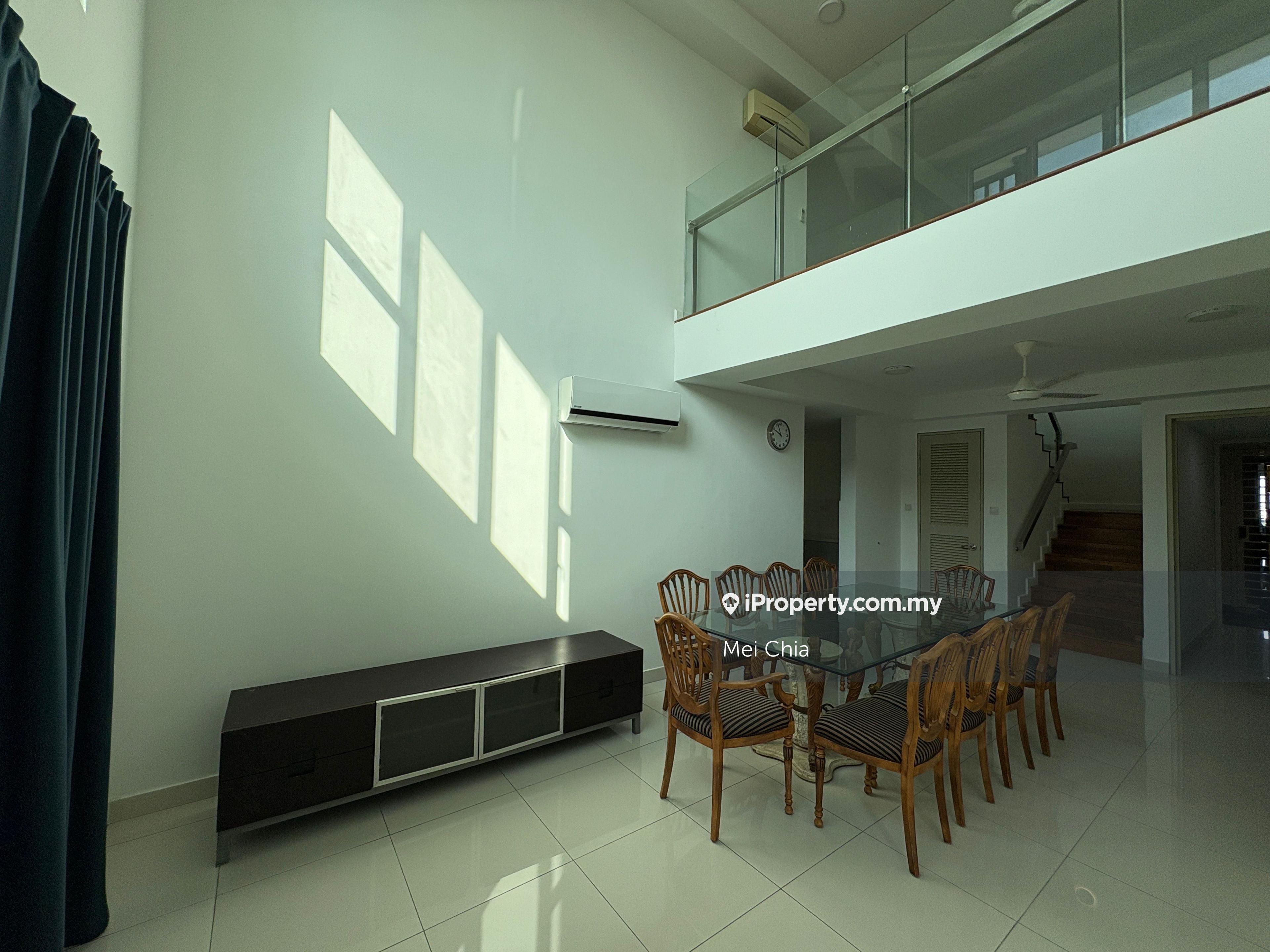 Duplex unit at Temasya 8, short walk to LRT stations, matured township
