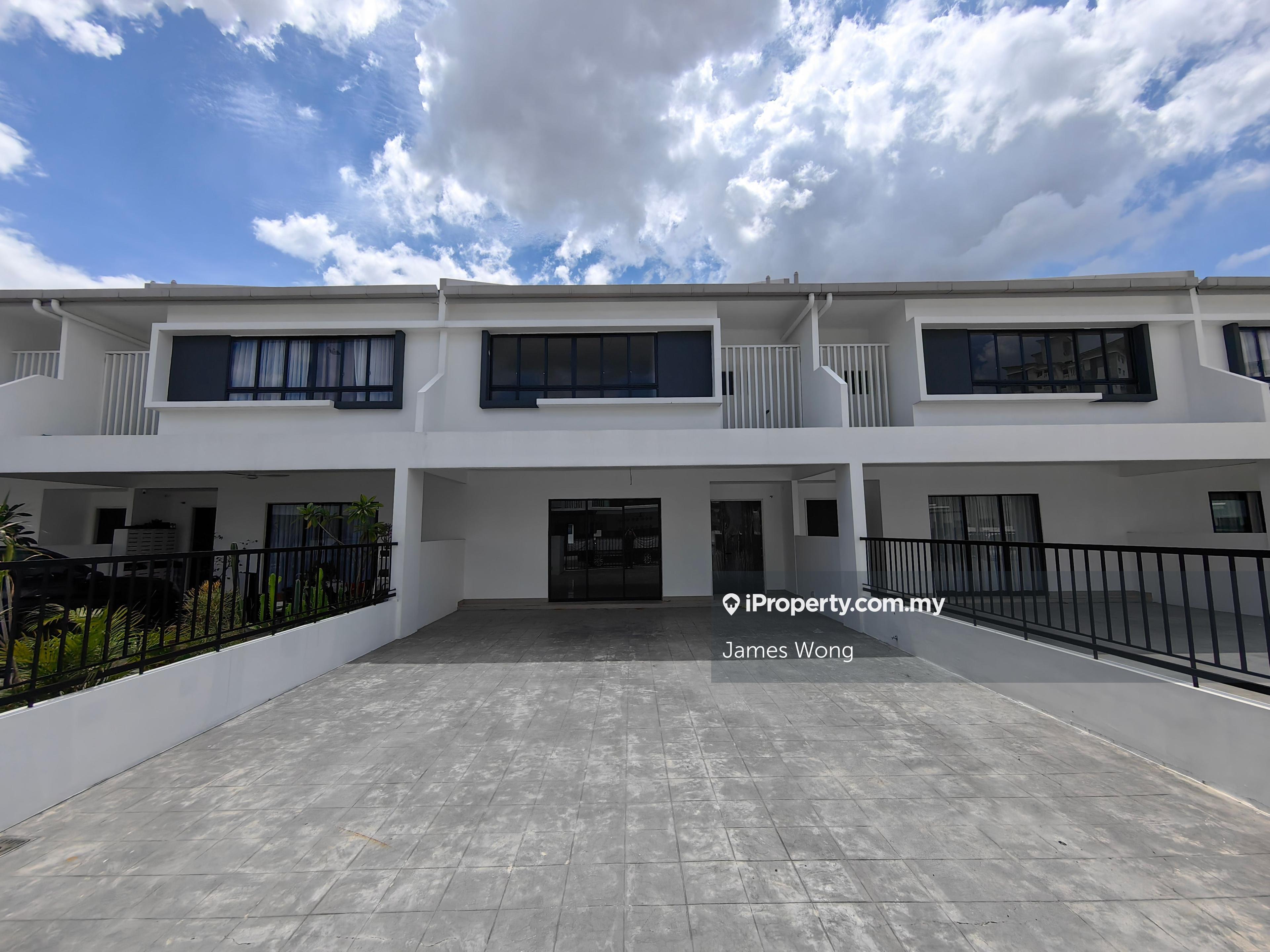 Freehold Sejati Lakeside Terrace House With Longer Car Porch