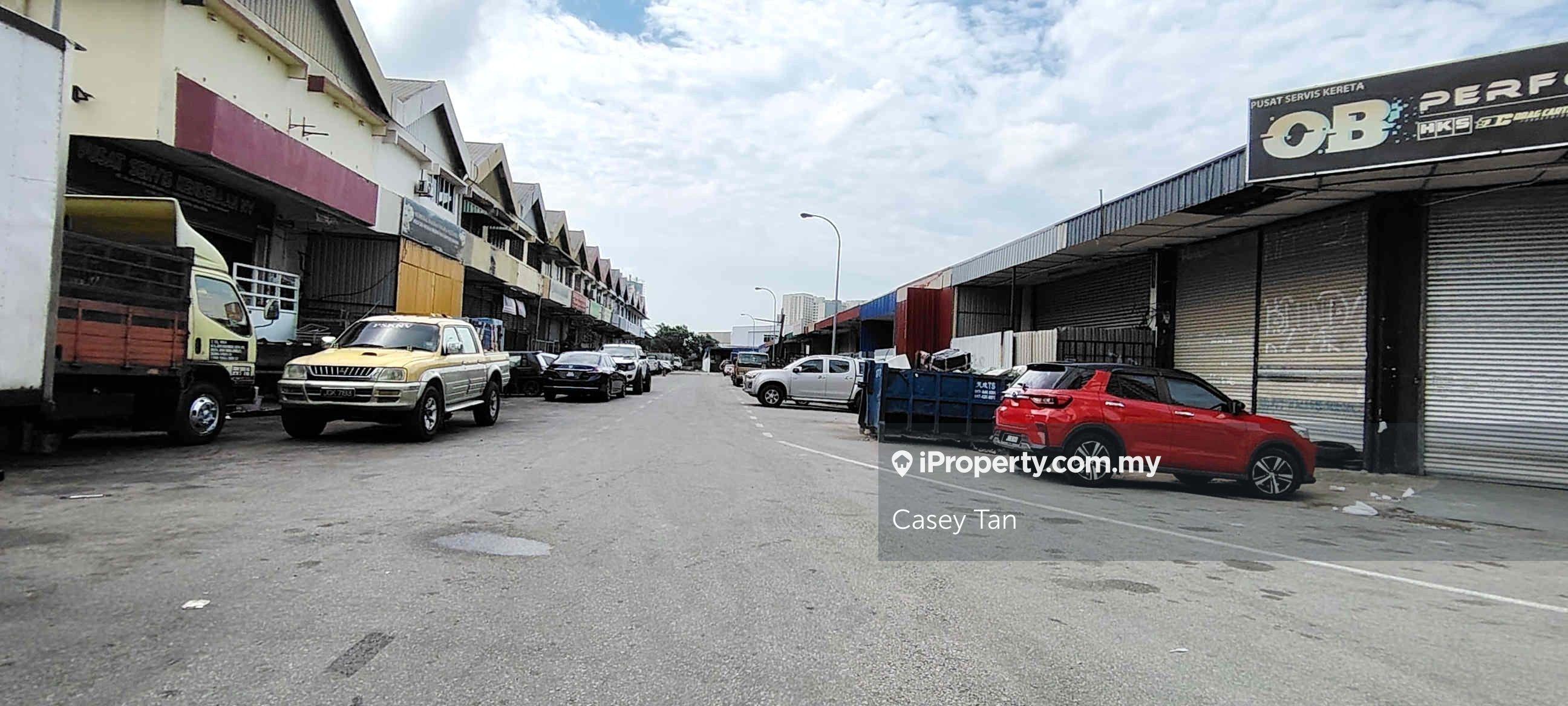 Near Pandan City Wet Market. Easily Access to Tebrau Highway.