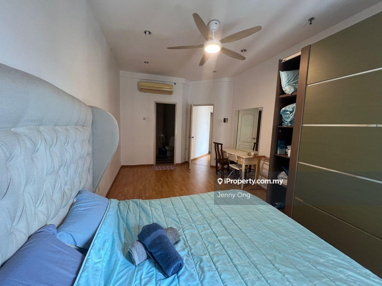 Cozy Waldorf Tower For Sale