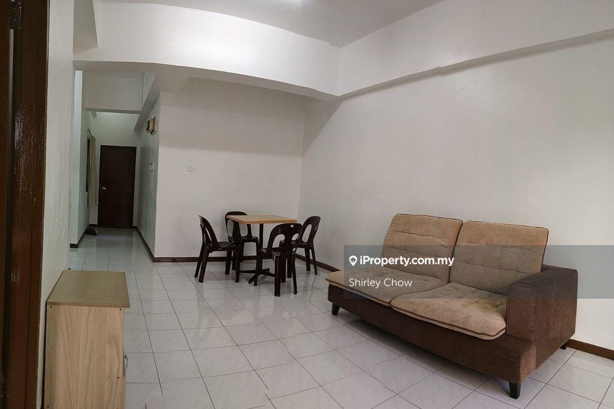 Api api Apartment/ lower floor / Tg Aru / Likas / Centre Point 