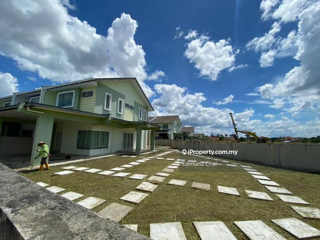 Double Storey Corner House For Rent