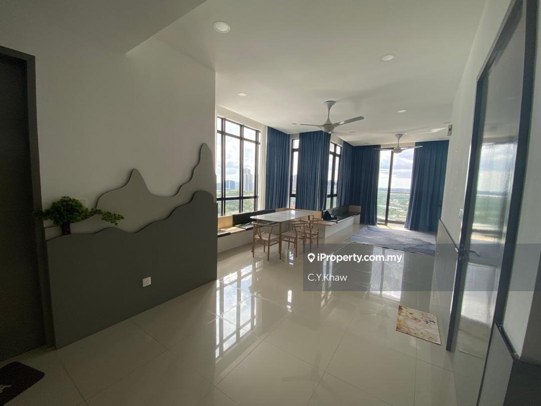 D Pristine next to Legoland Renovated unit 1308sqft