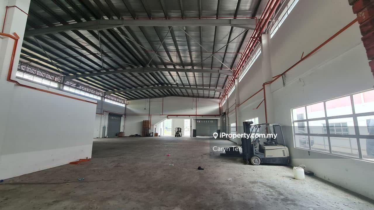 Corner Lot - Freehold - With Lift