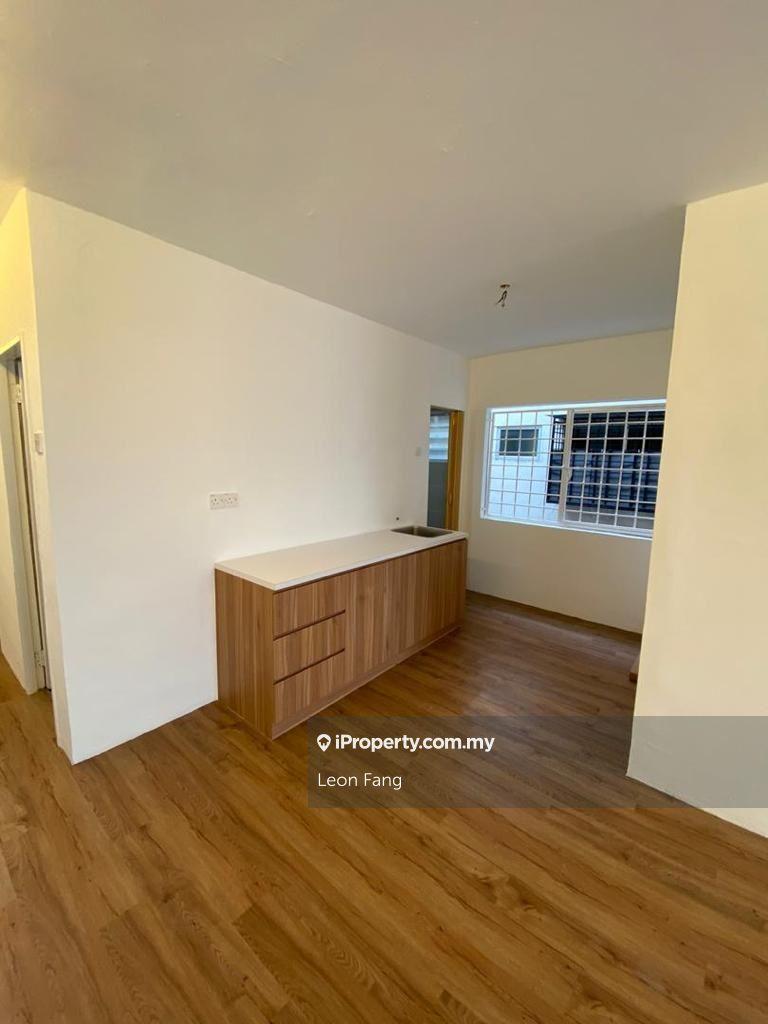 Lestari Apartment, Damansara Damai, Partly furnish unit for sale