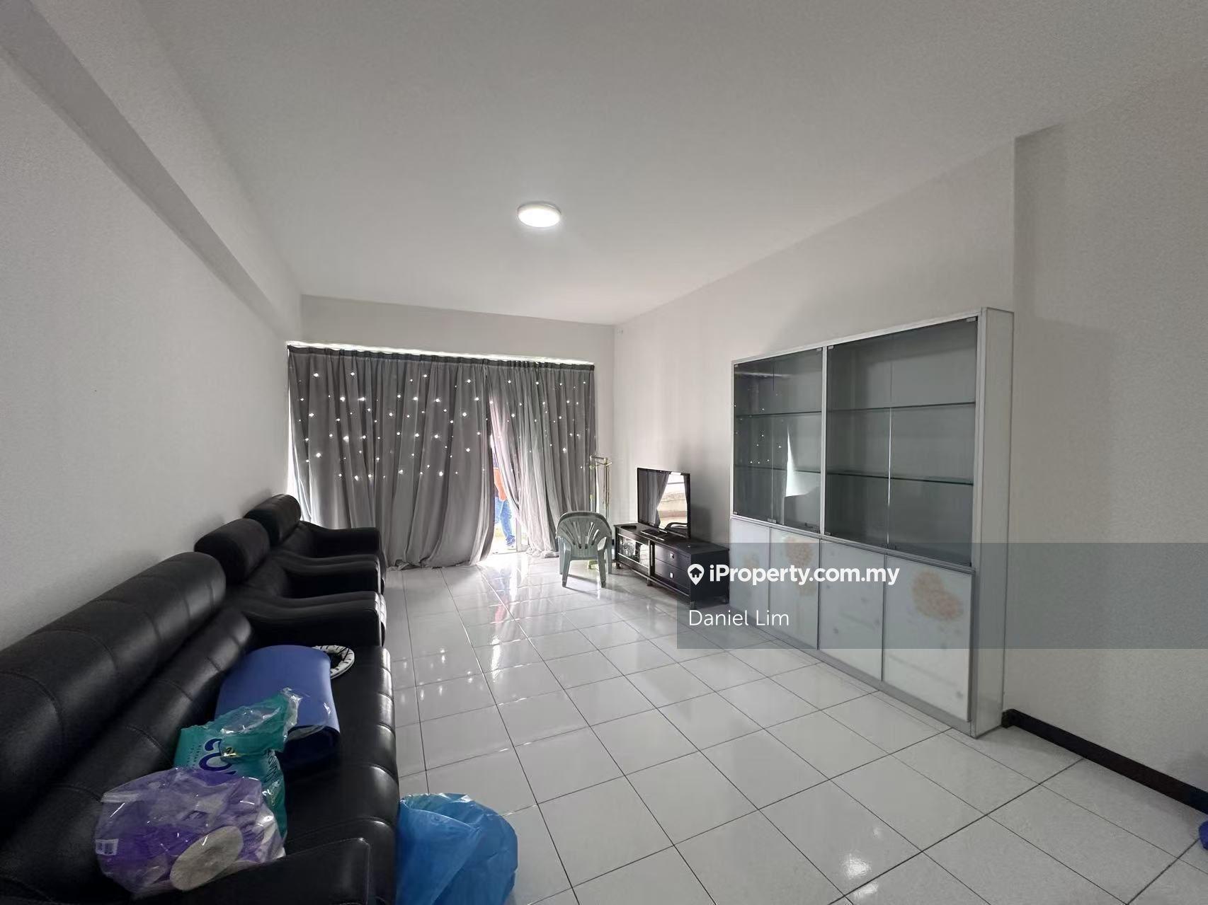 Freehold Corner Ocean Palm Condominium 