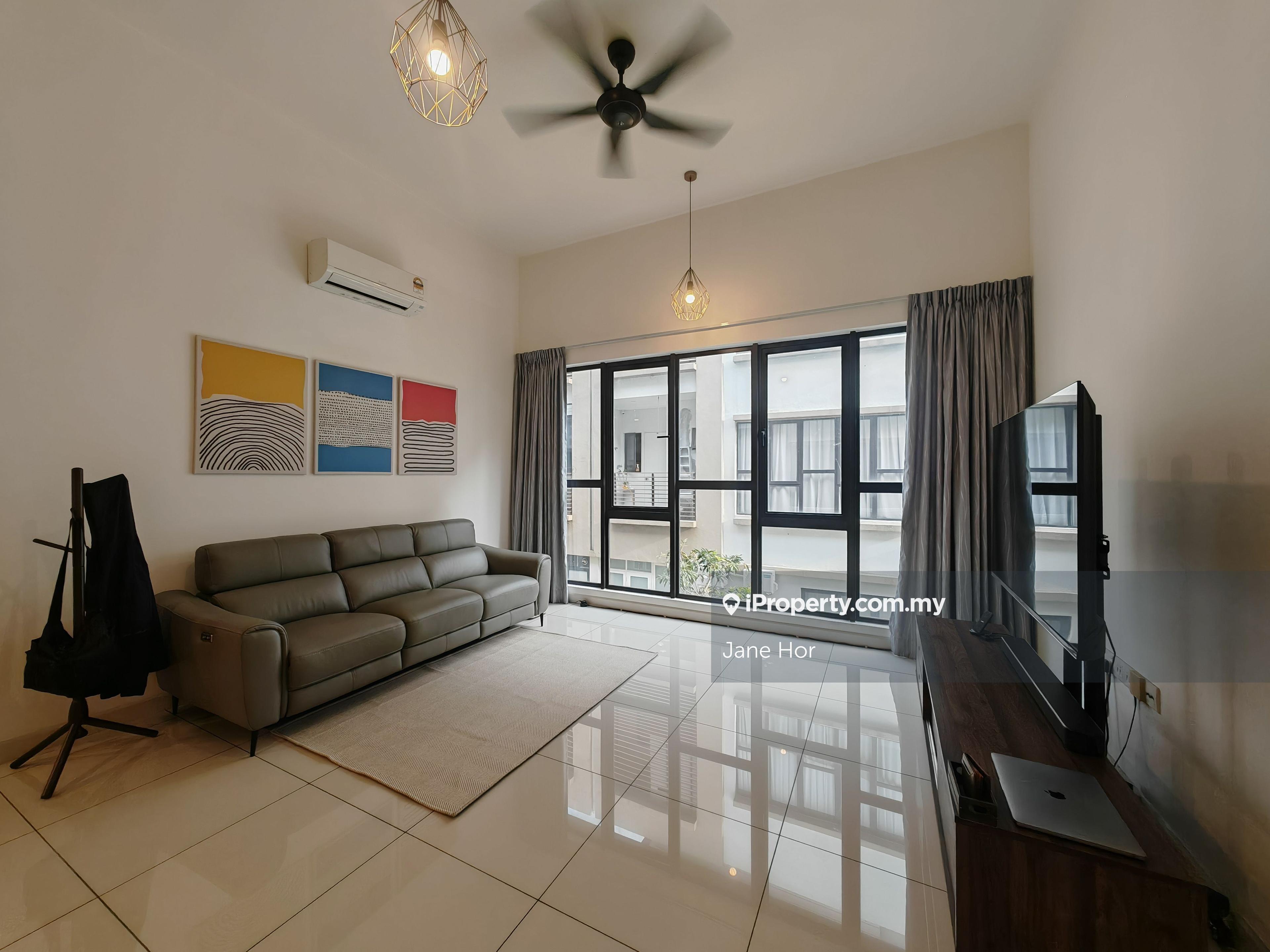 Simply and good conditions upper floor Townhouse in Puchong South 