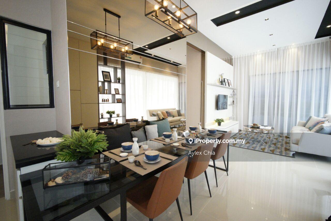 Ready Move in, Low Density Freehold, next to Golf, Lake, Lrt & uni