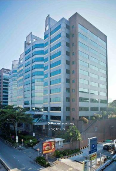 Prime location in Uptown 5, surrounded by banks and a variety of F&B.