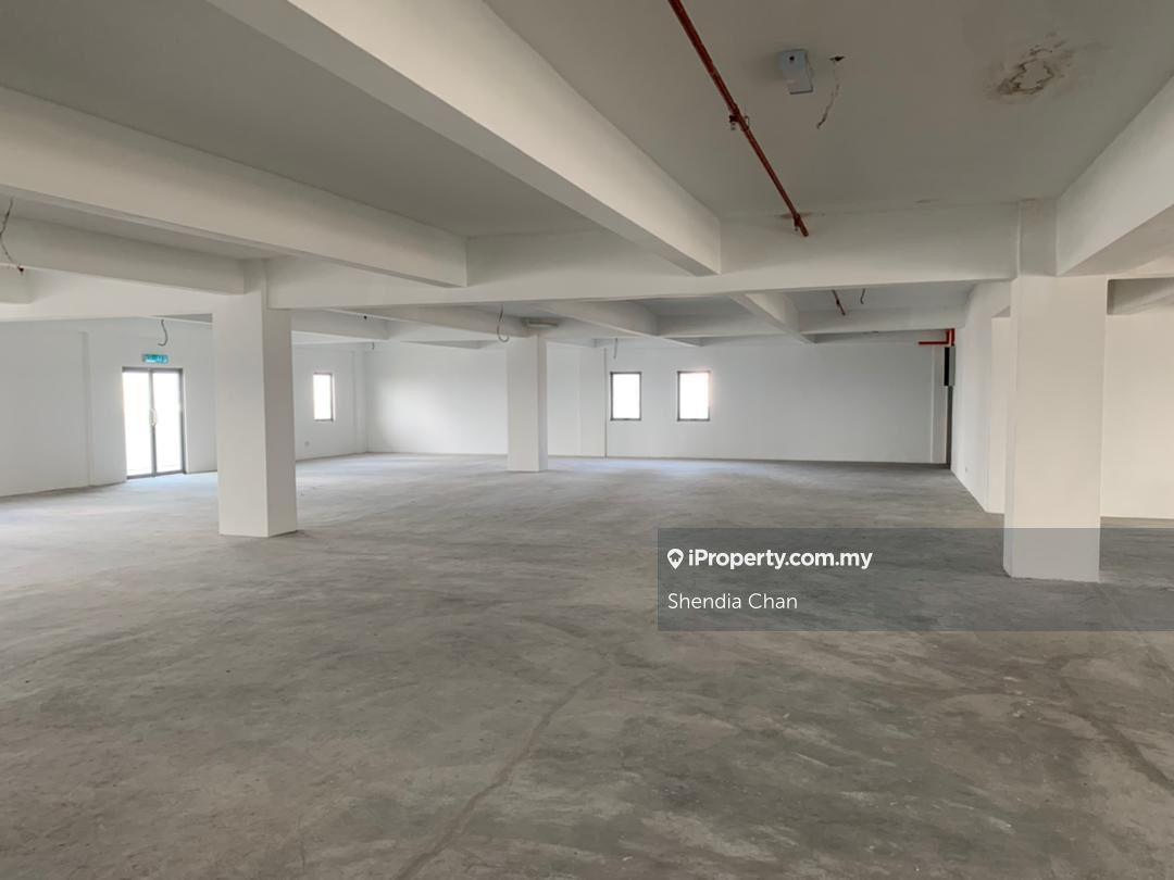 Penthouse office with 11 car parks for sale