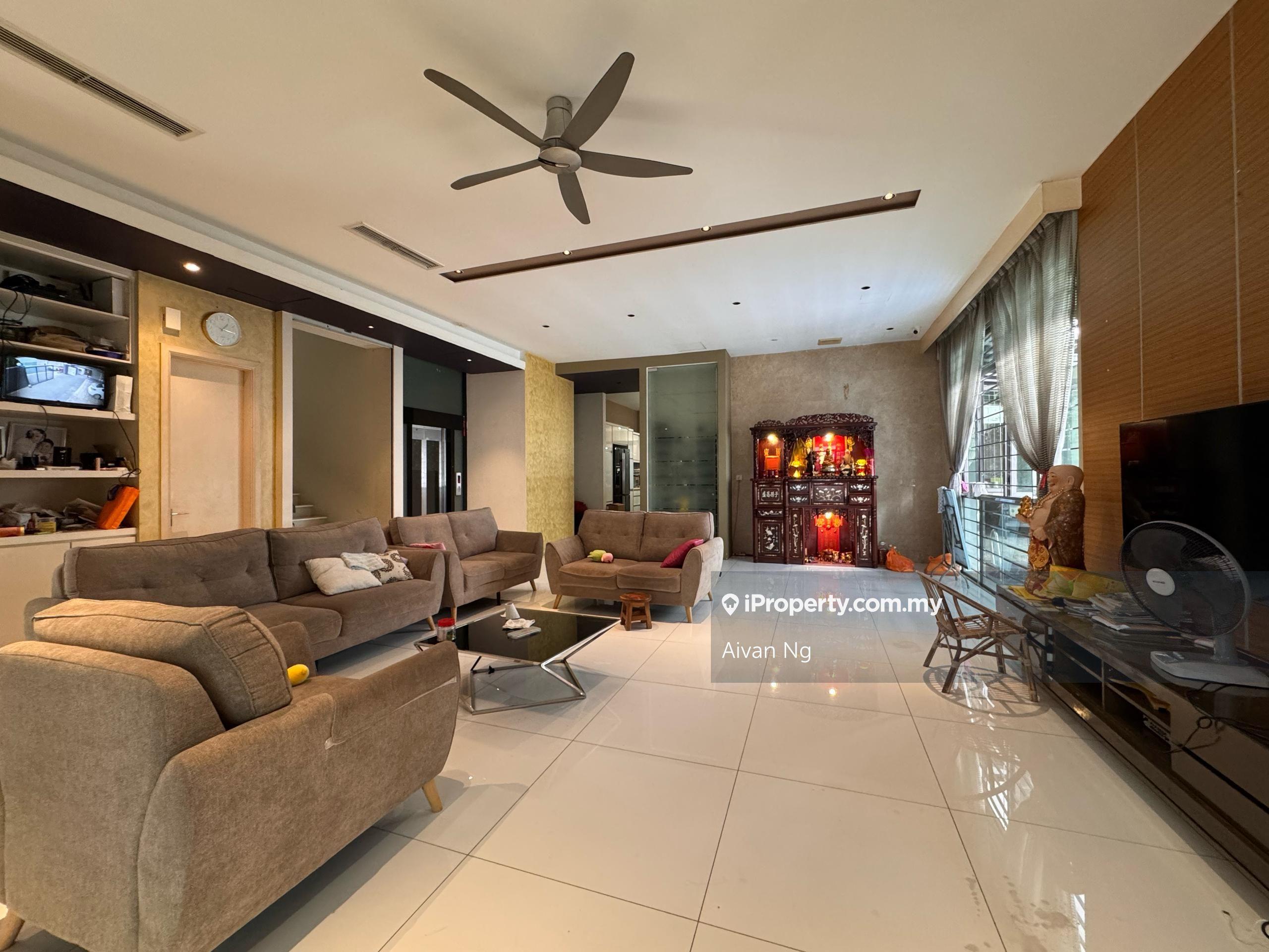 3 Storey Bungalow with Fully Renovated & Swimming Pool