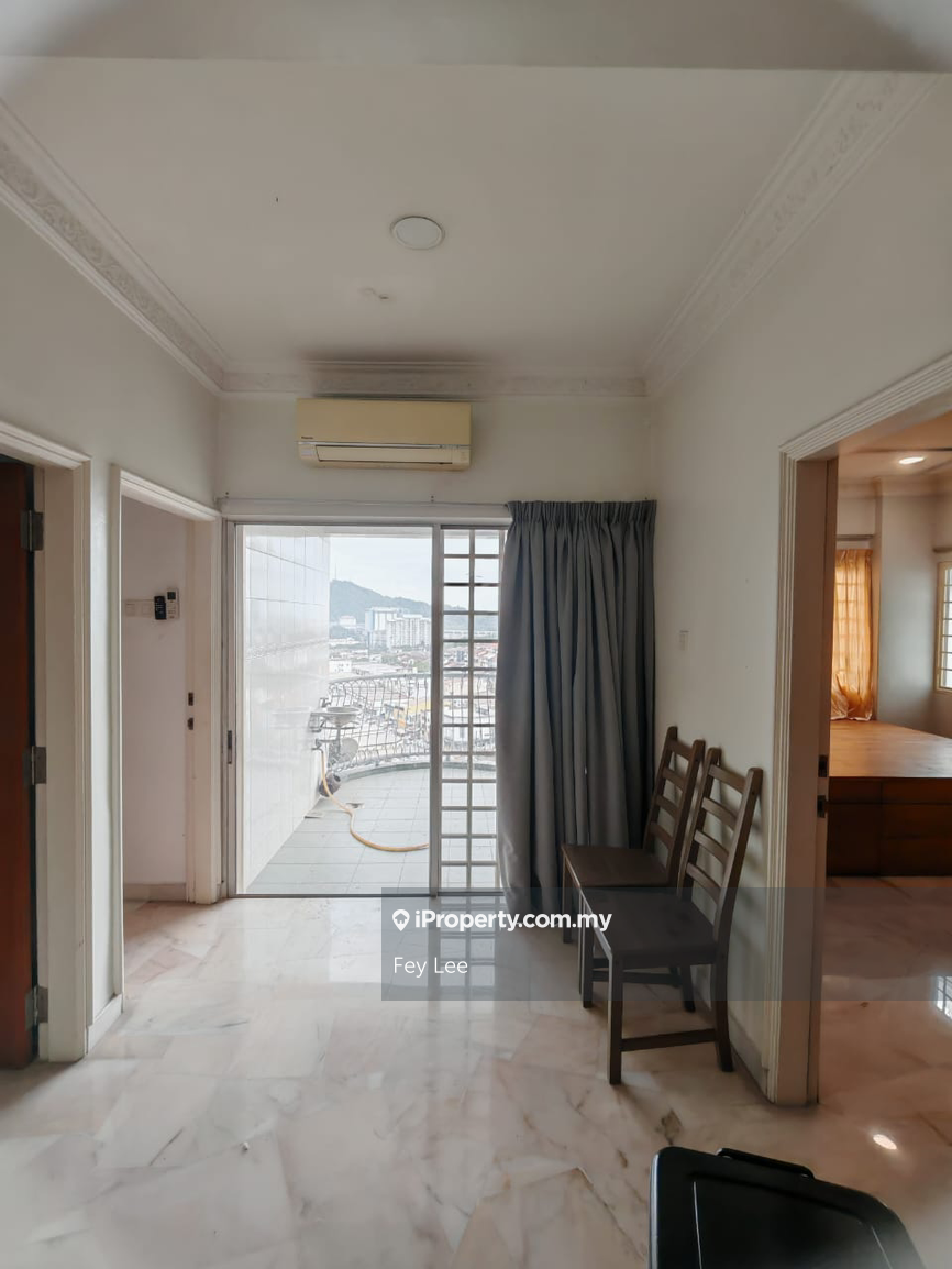 Corner Penthouse @ Awana Puri Condominium 