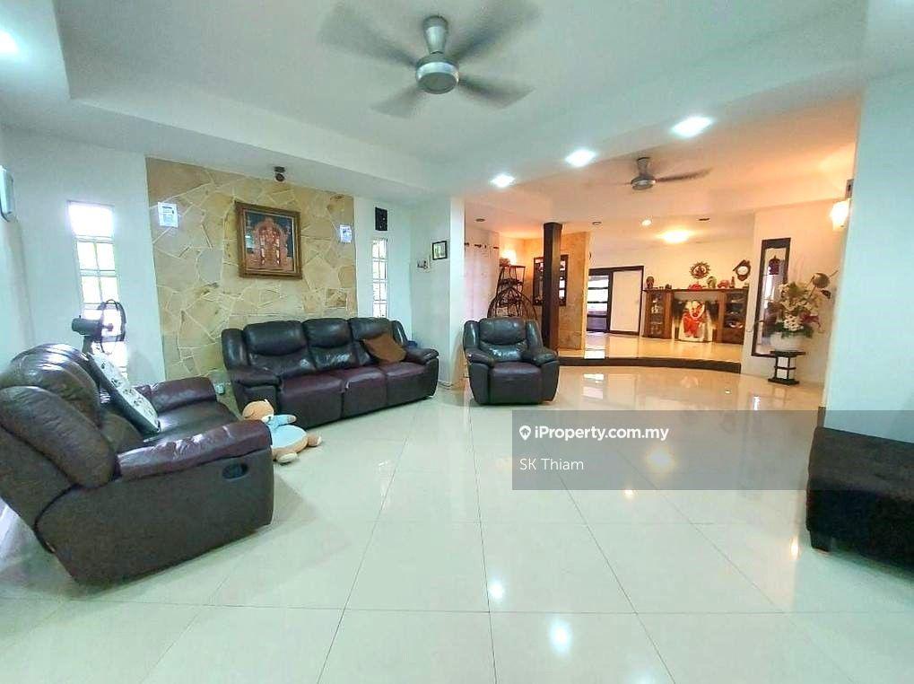 Renovated Extended Corner Lot 2.5 storey Doritis Kota Kemuning  