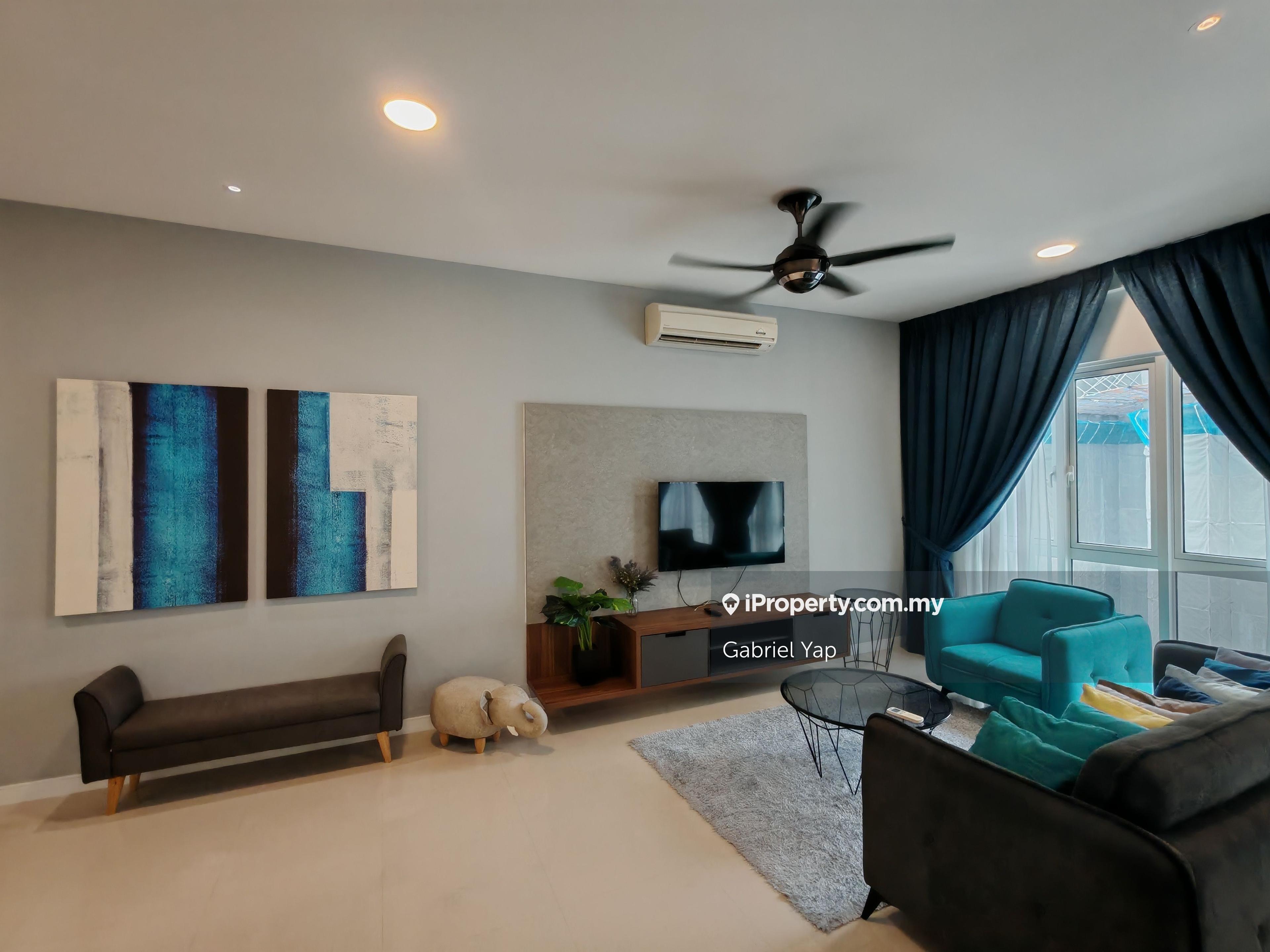 Corner Unit Facing Towards KL City ;Practical Layout for Small Family