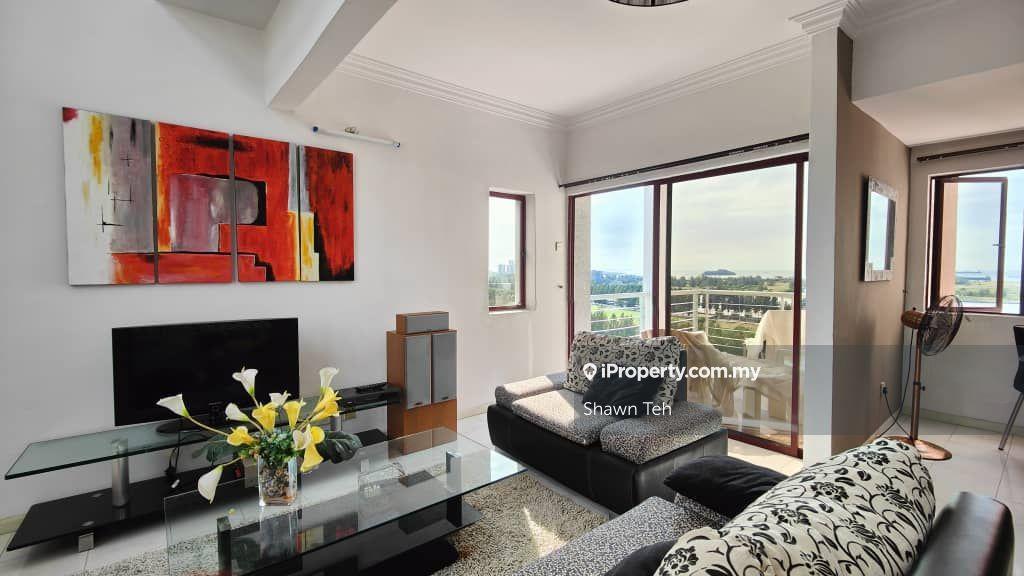 Freehold, Golden Coast, 1440 sqft duplex 3 room condo
