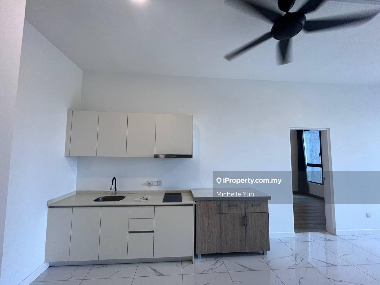 Partial furnished,facing swimming pool,high floor,3r2b,2carpark,vacant
