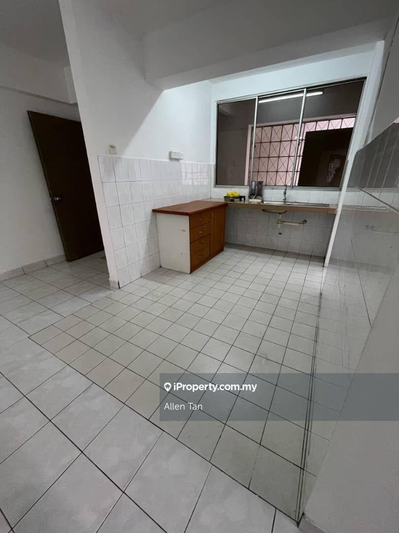 Kelana D'Putera Condo, 1148sf, Partly, 1cp, Kelana Jaya, LRT, PJ