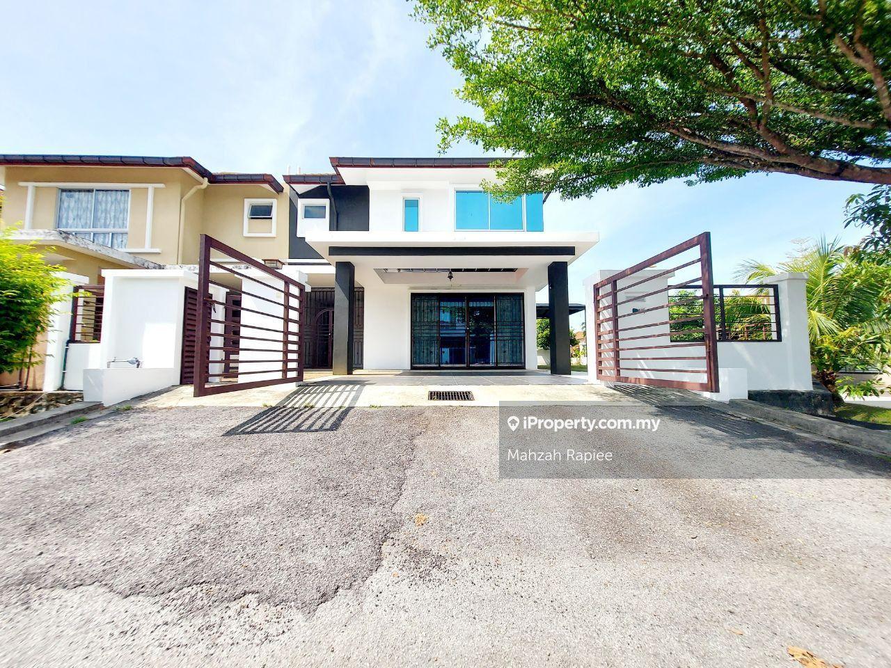 Corner Lot 2 Storey Semi D House Anjung Suasana Bandar Seri Putra 