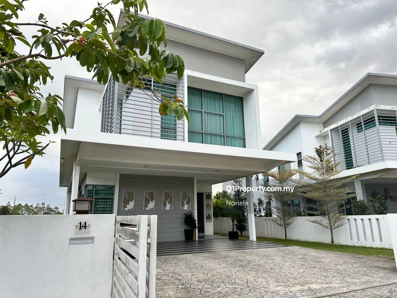 2 Stry Bungalow, Frangipani Villas Laman Cempaka, Kota Seriemas, Nilai