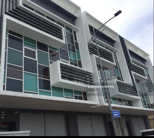 Partly furnished Office with Lift, Easy Parking & Access to Highway