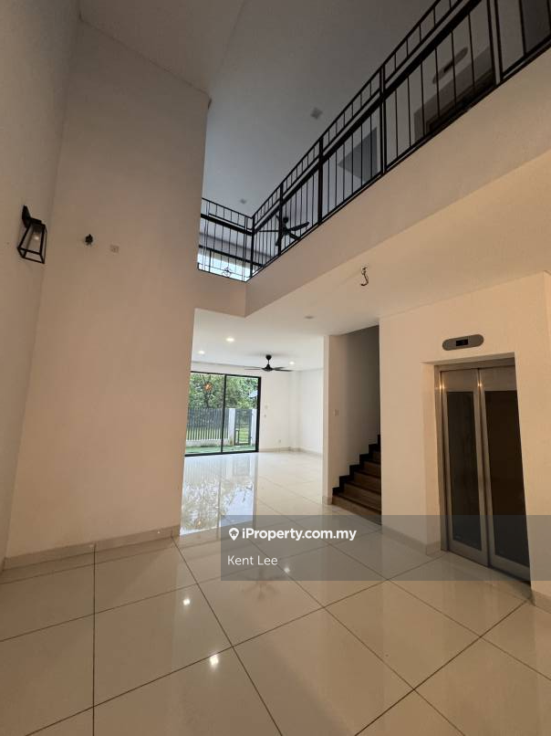 Brand New 3 storey Glenmarie Shah Alam house include lif for sale