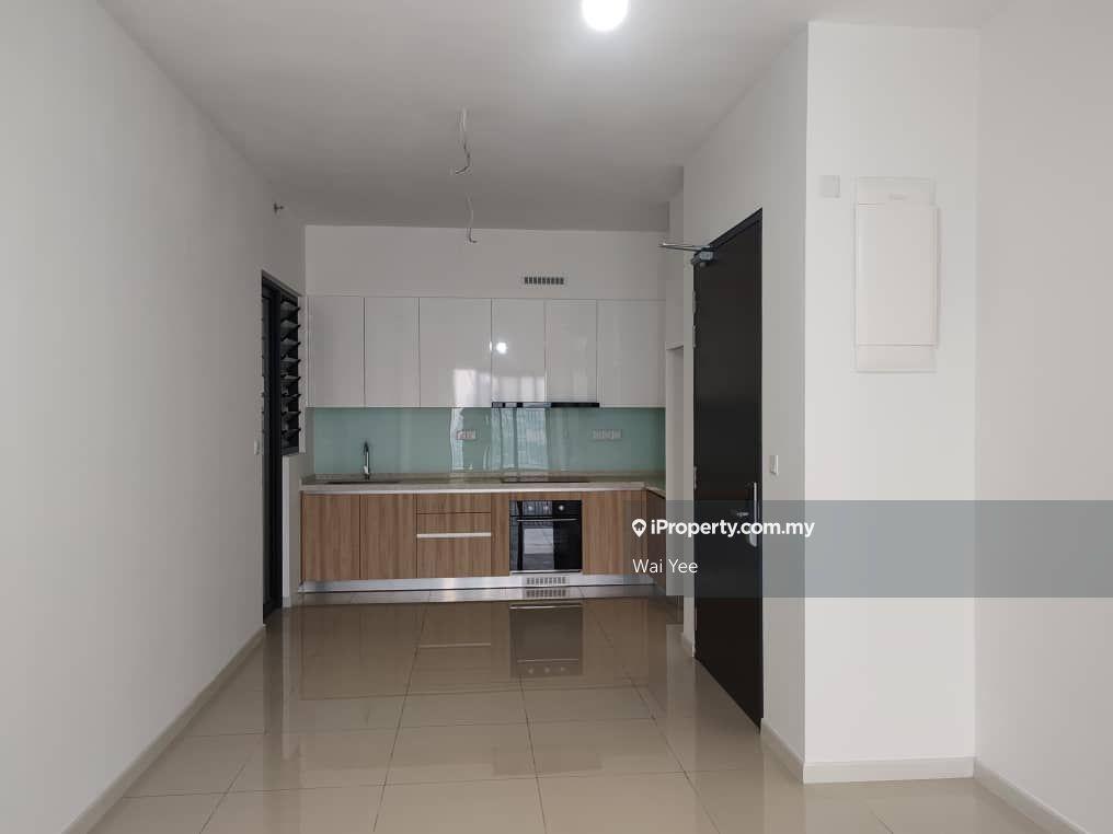 Brand New 3 Bedrooms Condominium Next to M118 & Monorail For Sale
