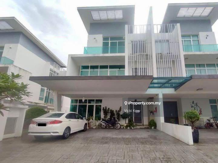 Lelong Unit! Below market value!
