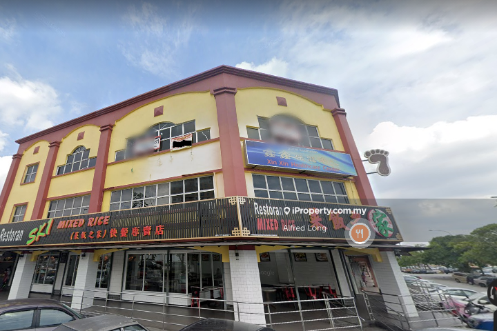 Corner 3sty shop for rent 