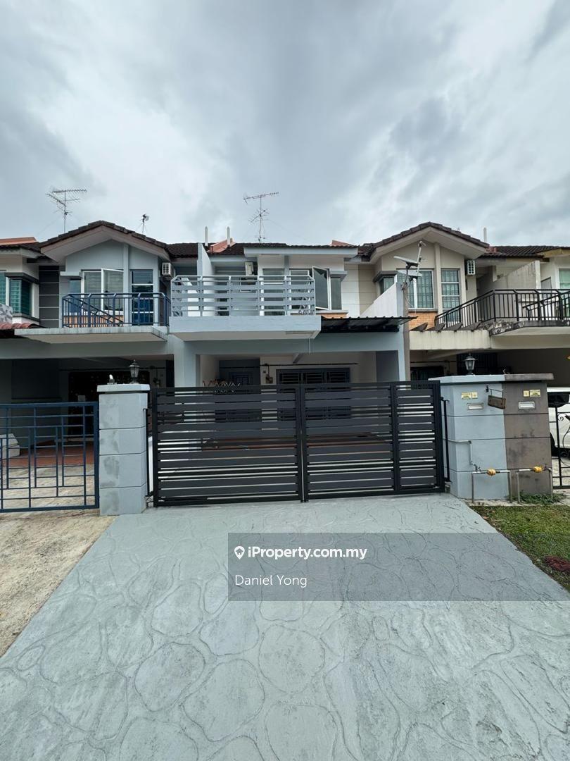 Tmn Senai Scientex Jaya 2.5 Storey Terrace House 4bed Renovated Johor