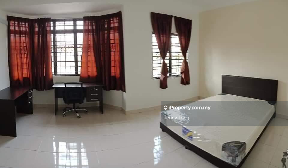 Bandar utama walking distance to LRT 5 mins driving to one utama