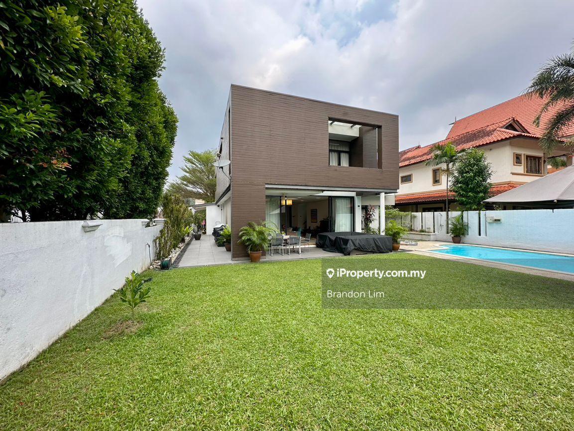 Modern Bungalow Guarded Street