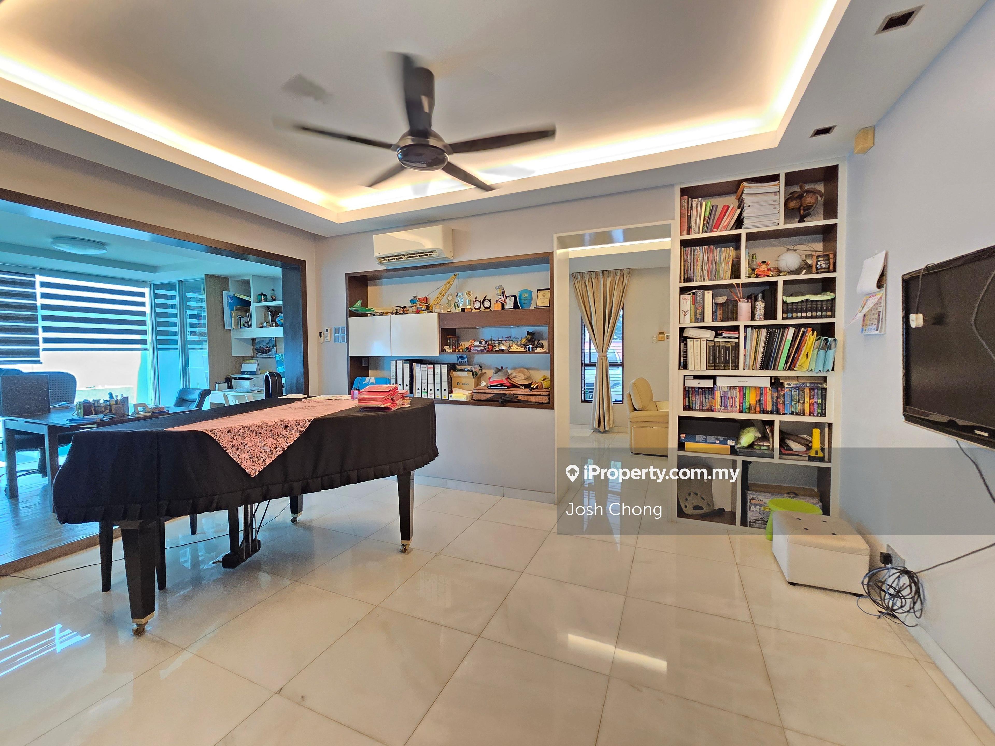Beautiful 3 Storey Bungalow Renovated Gated Guard Walk To LRT Station