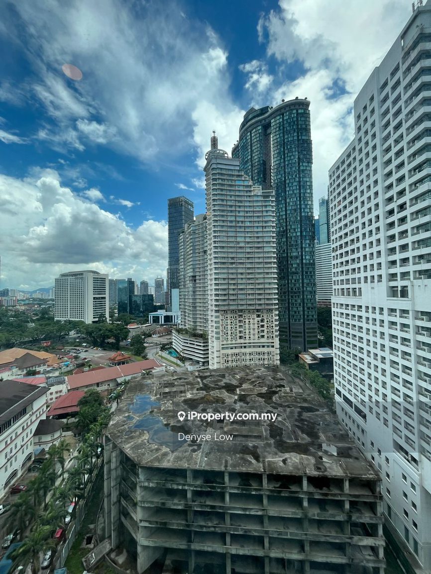 Strategic location, Lrt station. Walking distance to klcc