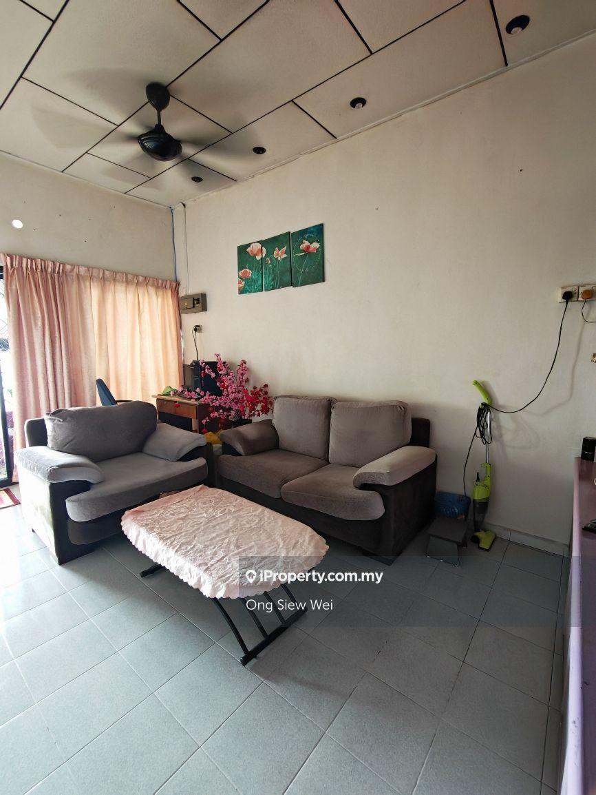 Very Rare Type of Single Storey Terrace!!