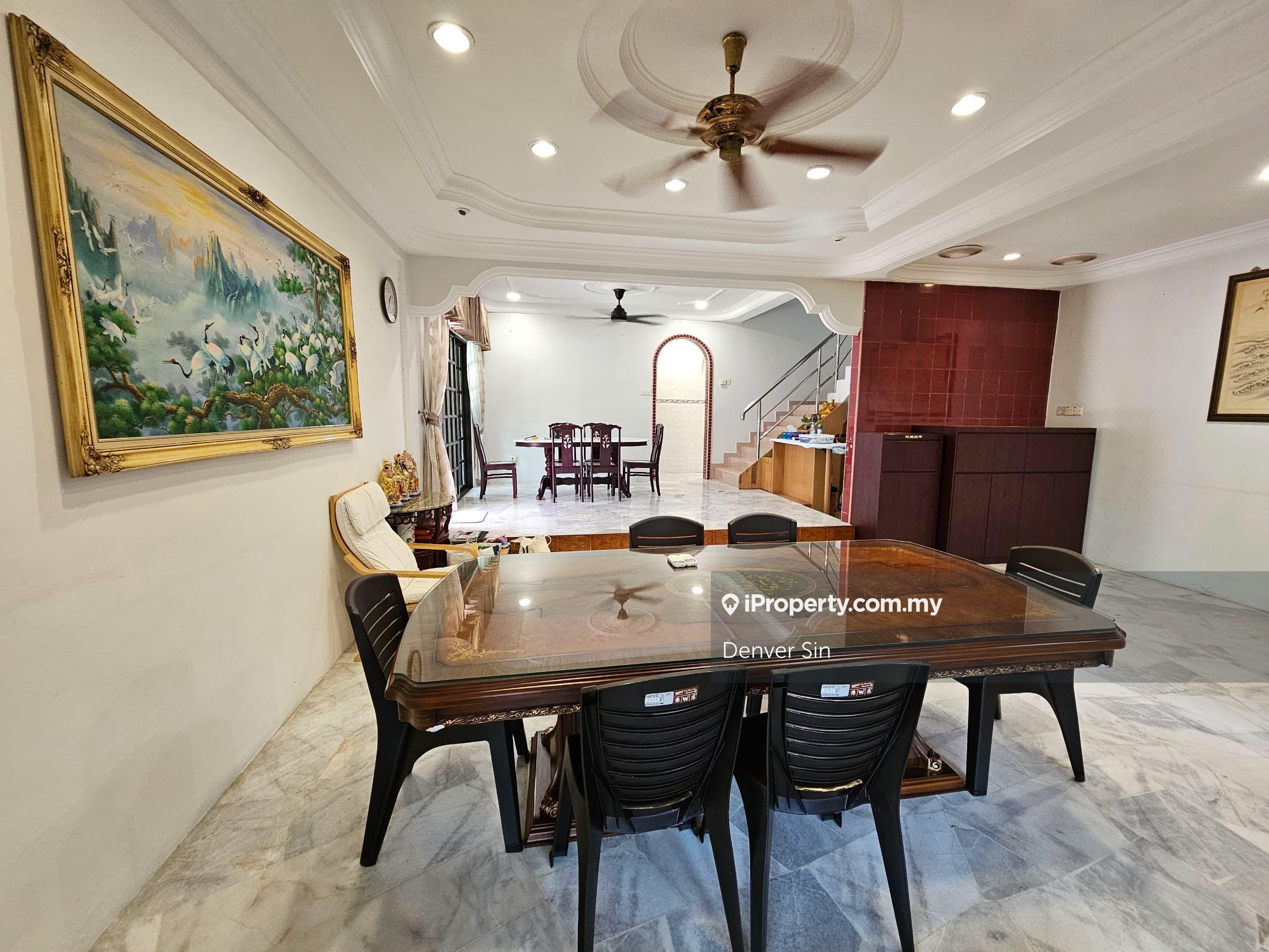 Corner Terrace Super Cheap with Big Land, Freehold