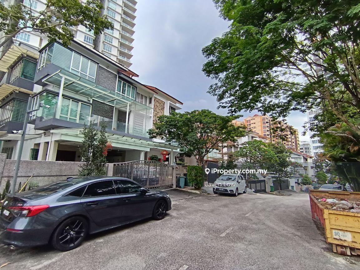 3 storey Semi gated & guarded 