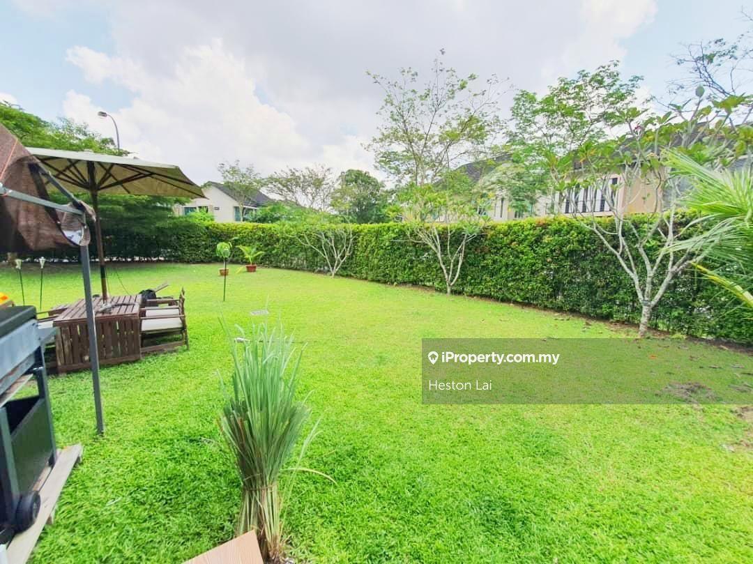 Bayou Creek, Corner Bungalow with Pool 