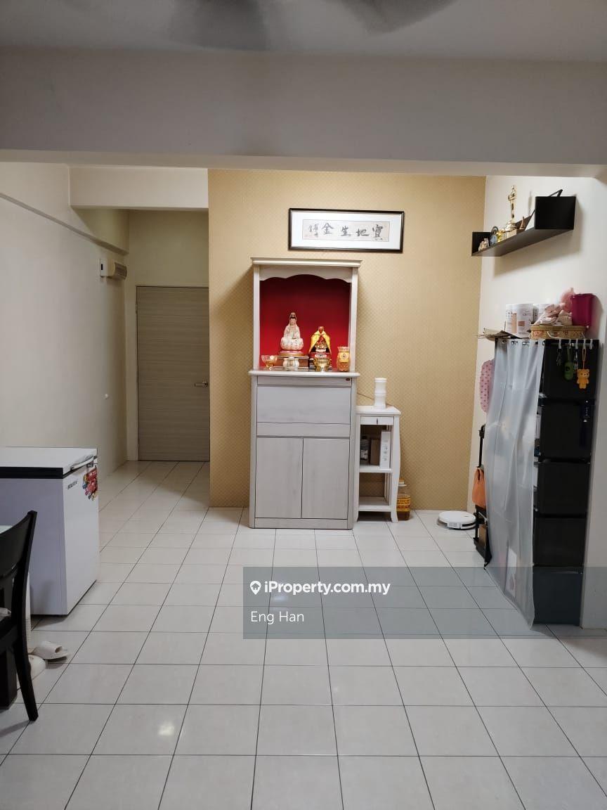 Vistana Mahkota Apartment Move-in Condition With Lift for Sale