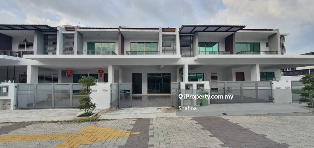 Double storey teres gated & guarded