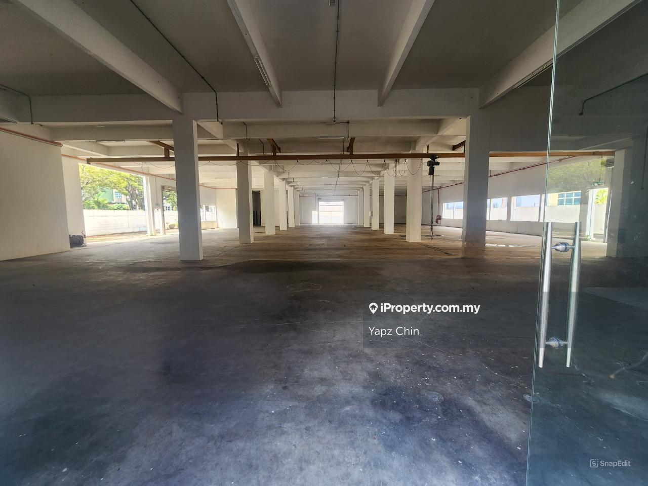 Taman Perindustri Pusat Puchong, 3 Storey corner Factory / warehouse