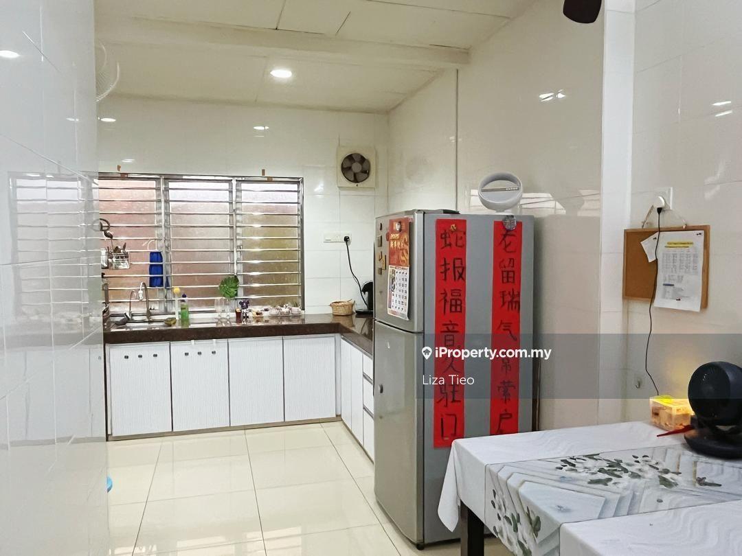 Renovated & Good Condition Double Storey Landed Bandar Saujana Putra