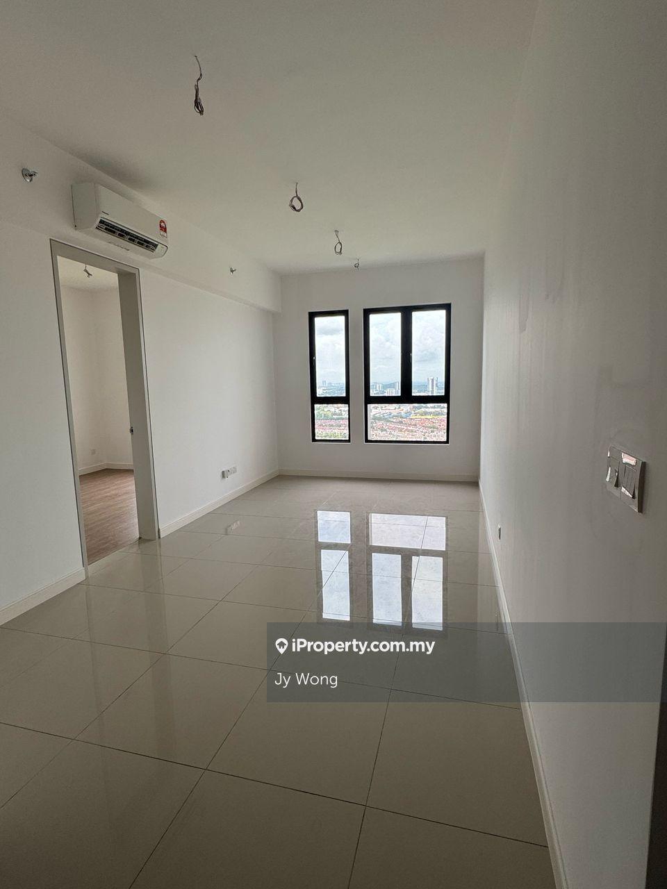 818sf, Freehold, 2 Room, 2 Parking