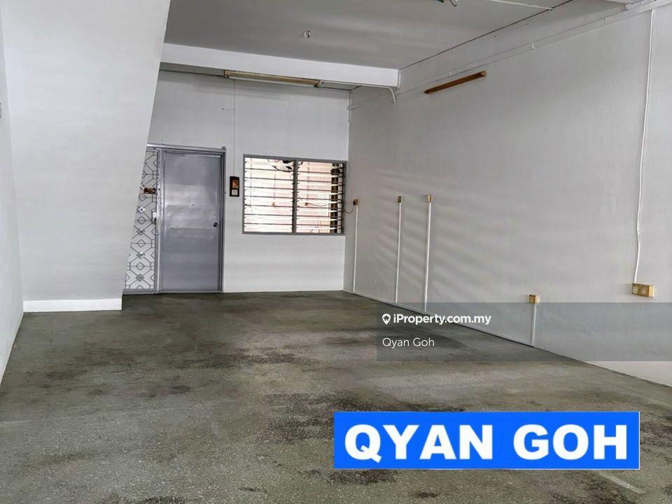 Newly Repaint & Unfurnish 2 Storey Terrace- Tmn Desa Green @ Jelutong